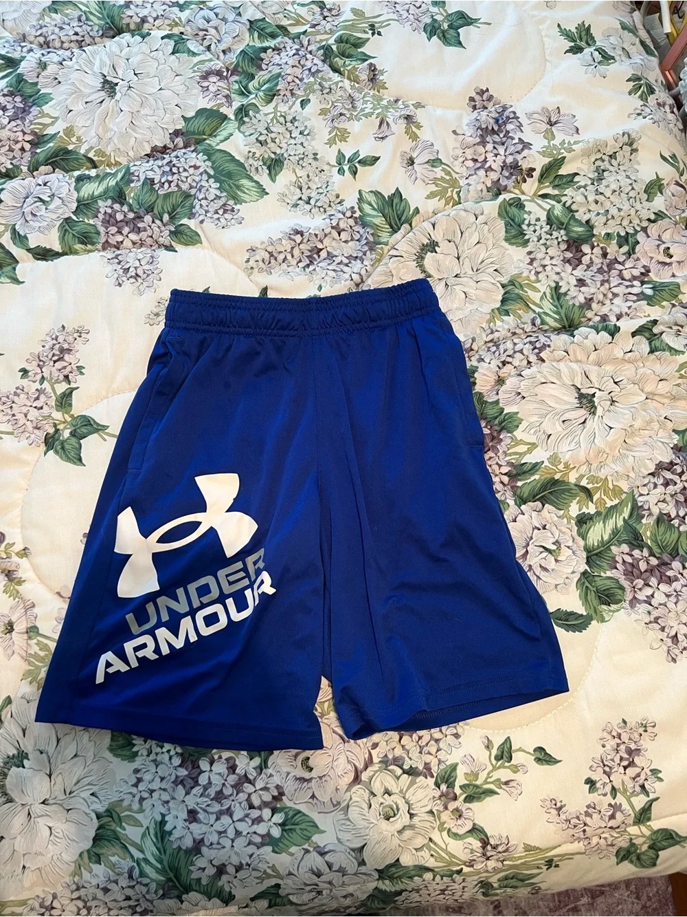 Under Armour blue drawstring basketball shorts with pockets boys/youth medium
